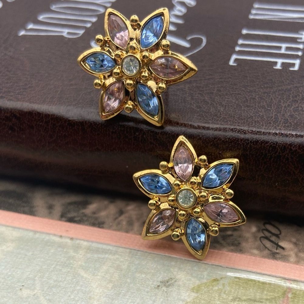 1960s Vintage Floral Crystal Earrings Gold Tone Blue Pink Holiday Retro Glam - Picture 5 of 7